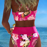 Bikini s kontrastným kvetinovým motívom a rozparkom