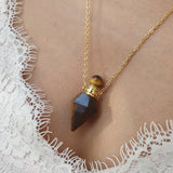 Zlatý náhrdelník s fľašou z prírodného kameňa Tiger Eye