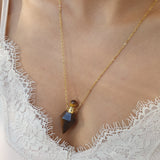 Zlatý náhrdelník s fľašou z prírodného kameňa Tiger Eye