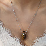 Strieborný náhrdelník s fľaštičkou z prírodného kameňa Tiger Eye