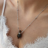 Strieborný náhrdelník s fľaštičkou z prírodného kameňa Tiger Eye