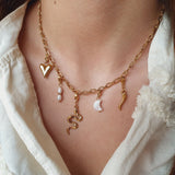 Zlatý náhrdelník s charms CASSIE