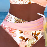 Bikini s kontrastným kvetinovým motívom a rozparkom