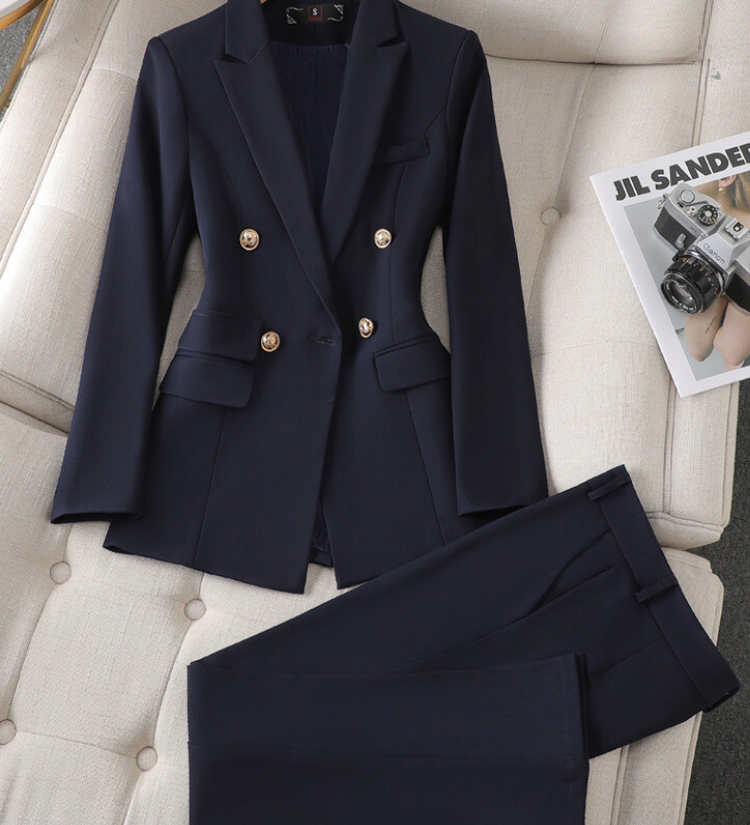 Univerzálny dámsky blazer a nohavice