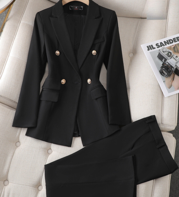 Univerzálny dámsky blazer a nohavice